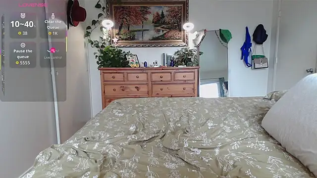 Snapshot of wutangwendy chatting on 13, 10, 2025 wutangwendy online show from 13, 10, 2025