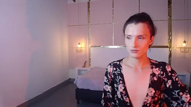 Snapshot of IsabelFernandez chatting on 5, 10, 2025 IsabelFernandez online show from 5, 10, 2025