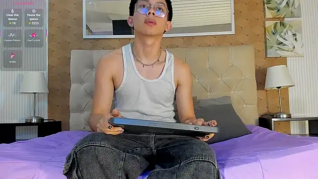 Snapshot of liam_twiink chatting on 4, 10, 2025 liam twiink online show from 4, 10, 2025