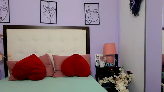 Snapshot of Golden_Kittyy chatting on 6, 11, 2025 Golden Kittyy online show from 6, 11, 2025