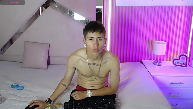 Snapshot of oblivionlove chatting on 4, 10, 2025 oblivionlove online show from 4, 10, 2025