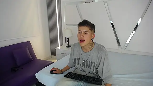 Snapshot of oblivionlove chatting on 10, 3, 2026 oblivionlove online show from 10, 3, 2026