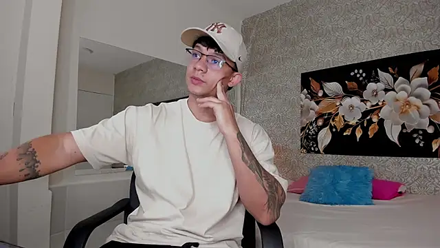 Snapshot of mike_wills3 chatting on 24, 9, 2025 mike wills3 online show from 24, 9, 2025