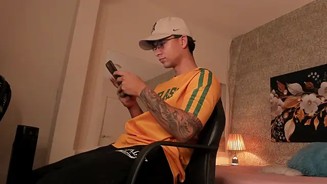 Snapshot of mike_wills3 chatting on 4, 10, 2025 mike wills3 online show from 4, 10, 2025