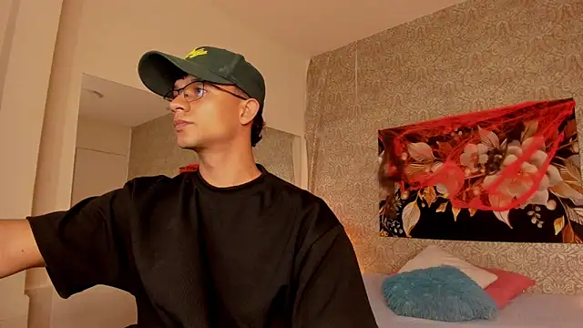 Snapshot of mike_wills3 chatting on 19, 10, 2025 mike wills3 online show from 19, 10, 2025