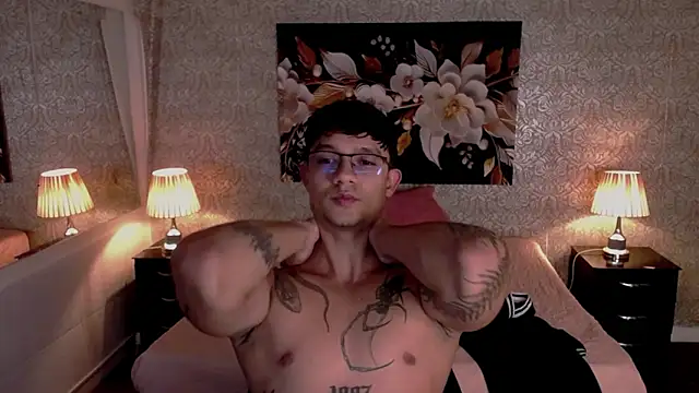 Snapshot of mike_wills3 chatting on 8, 11, 2025 mike wills3 online show from 8, 11, 2025