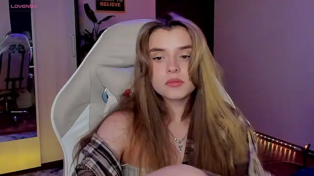 Snapshot of CharmingVixen chatting on 5, 10, 2025 CharmingVixen online show from 5, 10, 2025