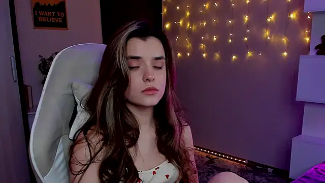 Snapshot of CharmingVixen chatting on 8, 11, 2025 CharmingVixen online show from 8, 11, 2025