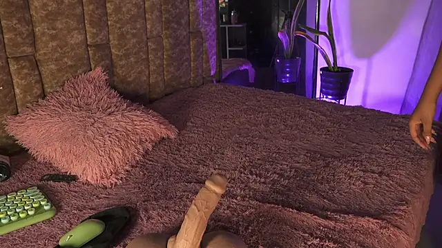 Missdionne curly online show from 21, 4, 2026