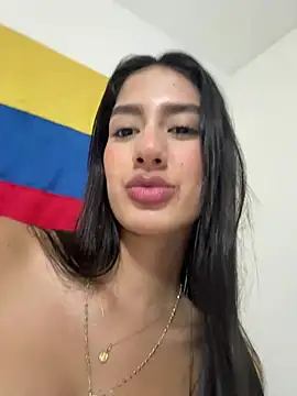 Snapshot of Julieta_Duque chatting on 4, 7, 2026 Julieta Duque online show from 4, 7, 2026