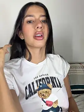 Snapshot of Julieta_Duque chatting on 24, 7, 2026 Julieta Duque online show from 24, 7, 2026