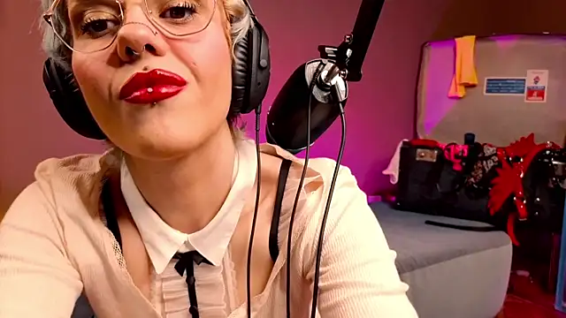 Snapshot of tacodeluxxxe chatting on 2, 10, 2025 tacodeluxxxe online show from 2, 10, 2025