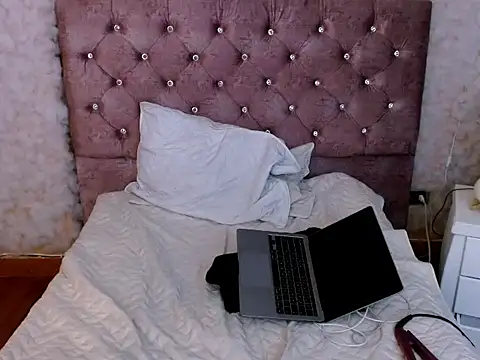 Snapshot of dreams_girl chatting on 28, 10, 2025 dreams girl online show from 28, 10, 2025