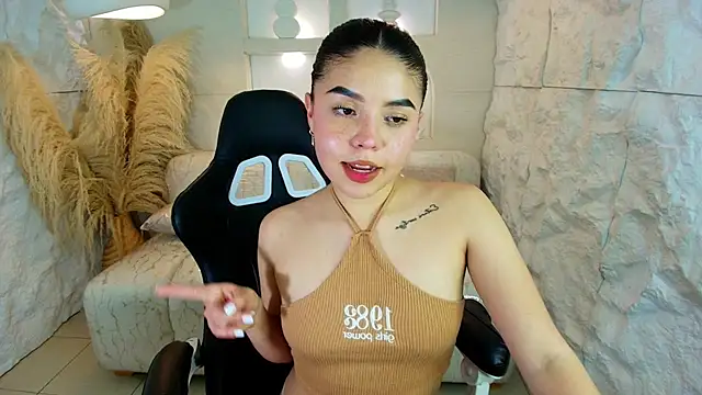 Snapshot of ambarina_r chatting on 21, 10, 2025 ambarina r online show from 21, 10, 2025