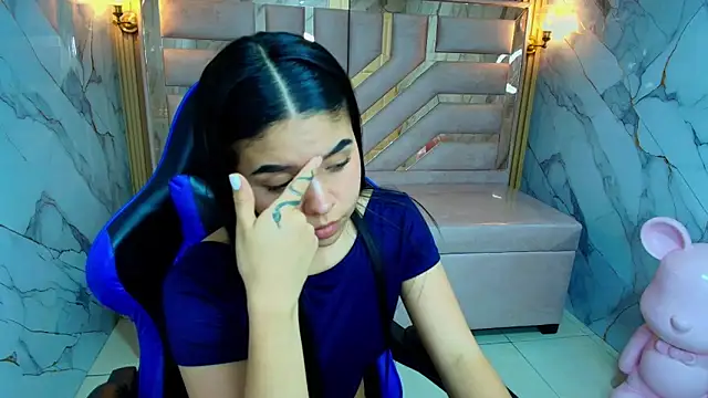 Snapshot of ambarina_r chatting on 24, 10, 2025 ambarina r online show from 24, 10, 2025