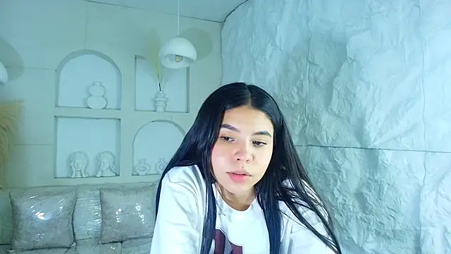 Snapshot of ambarina_r chatting on 2, 11, 2025 ambarina r online show from 2, 11, 2025