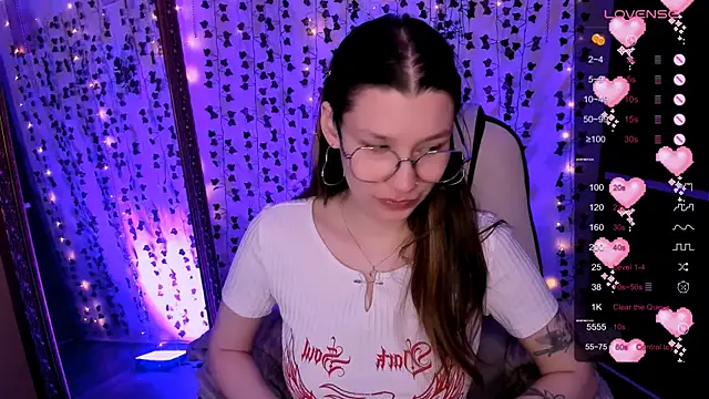 Snapshot of LinaBlossom_ chatting on 4, 4, 2026 LinaBlossom online show from 4, 4, 2026