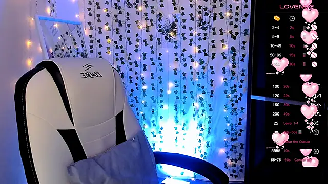 Snapshot of LinaBlossom_ chatting on 9, 4, 2026 LinaBlossom online show from 9, 4, 2026