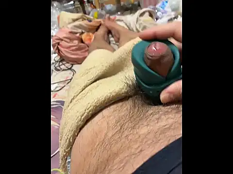 Snapshot of mino_bitter chatting on 30, 10, 2025 mino bitter online show from 30, 10, 2025