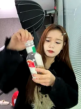 Snapshot of YY-27 chatting on 23, 10, 2025 YY-27 online show from 23, 10, 2025