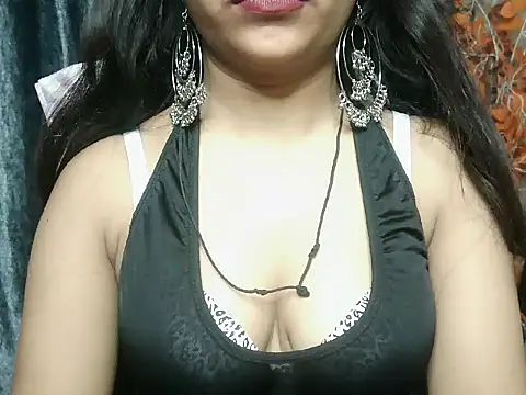 Snapshot of Sweey_Bebo chatting on 28, 10, 2025 Sweey Bebo online show from 28, 10, 2025