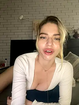 Snapshot of VIOLA-Sweeting chatting on 2, 10, 2025 VIOLA-Sweeting online show from 2, 10, 2025