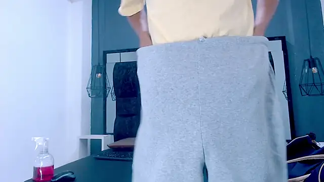 Snapshot of Daniel_delux_ chatting on 13, 10, 2025 Daniel delux online show from 13, 10, 2025