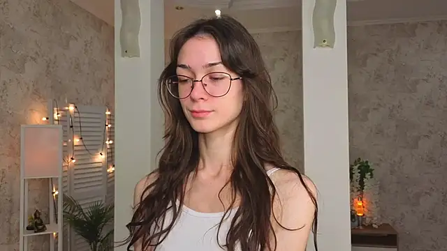 Snapshot of ReneeLippeatt chatting on 4, 10, 2025 ReneeLippeatt online show from 4, 10, 2025