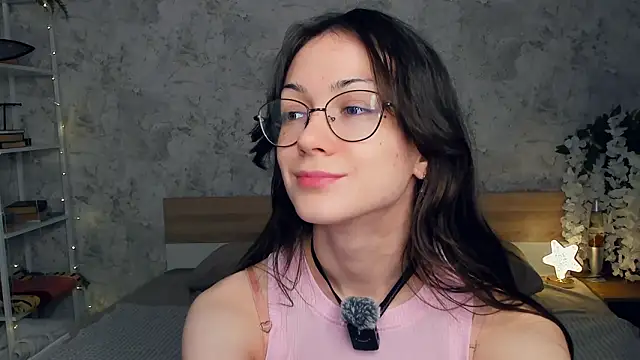 Snapshot of ReneeLippeatt chatting on 13, 2, 2026 ReneeLippeatt online show from 13, 2, 2026