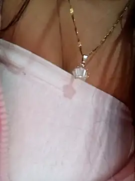 Snapshot of _Luna-1 chatting on 3, 10, 2025 Luna-1 online show from 3, 10, 2025