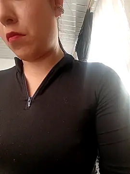 Snapshot of _Luna-1 chatting on 7, 10, 2025 Luna-1 online show from 7, 10, 2025