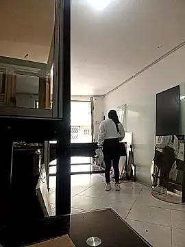 Snapshot of _Luna-1 chatting on 10, 10, 2025 Luna-1 online show from 10, 10, 2025