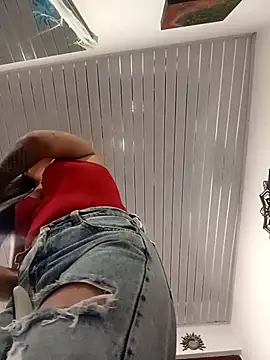 Snapshot of _Luna-1 chatting on 17, 10, 2025 Luna-1 online show from 17, 10, 2025