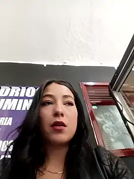 Snapshot of _Luna-1 chatting on 20, 10, 2025 Luna-1 online show from 20, 10, 2025