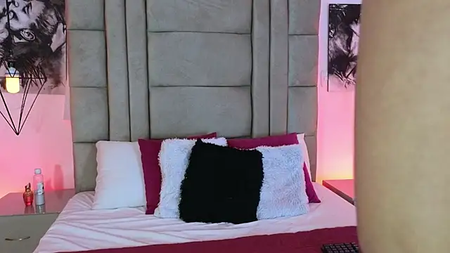 Snapshot of Charlotteto_ chatting on 7, 10, 2025 Charlotteto online show from 7, 10, 2025