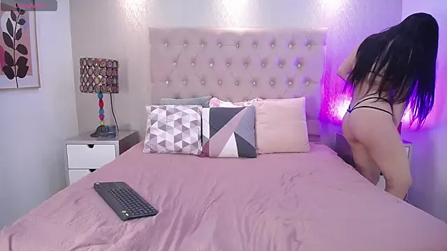 Snapshot of EmilyCley chatting on 2, 10, 2025 EmilyCley online show from 2, 10, 2025