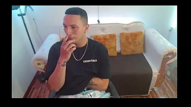 Snapshot of Kian_Krost1 chatting on 19, 10, 2025 Kian Krost1 online show from 19, 10, 2025