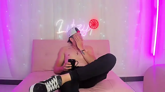 Snapshot of Pink1_ chatting on 8, 10, 2025 Pink1 online show from 8, 10, 2025