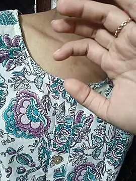 Snapshot of anayahotty chatting on 2, 10, 2025 anayahotty online show from 2, 10, 2025