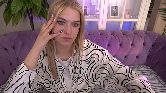 AlinaLiii online show from 15, 6, 2026