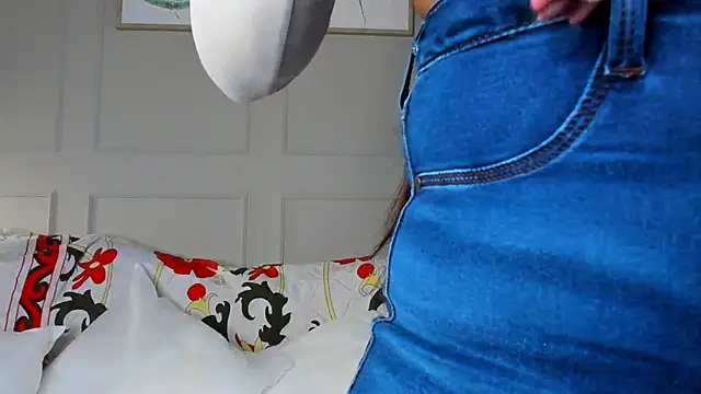 Snapshot of AlisonCold chatting on 9, 10, 2025 AlisonCold online show from 9, 10, 2025