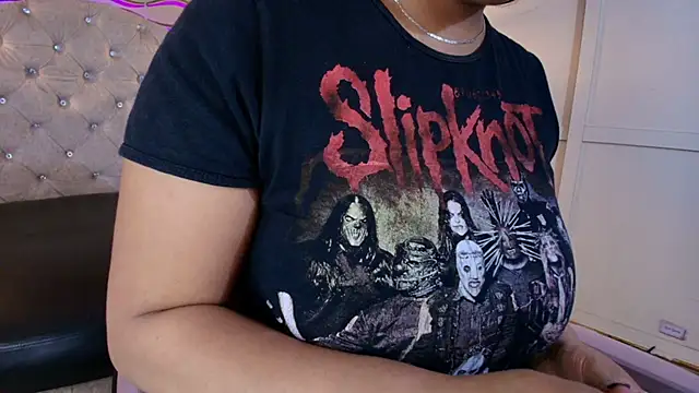 Snapshot of TahiyaMuley_ chatting on 13, 11, 2025 TahiyaMuley online show from 13, 11, 2025