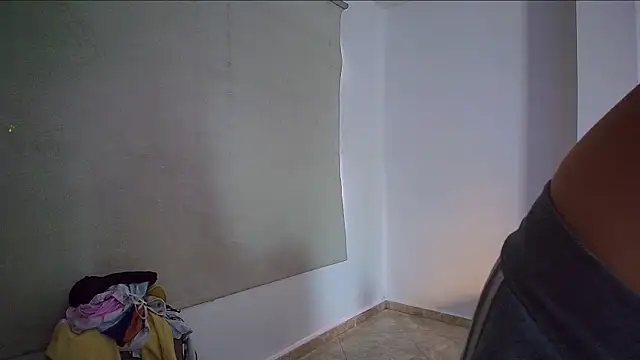 Snapshot of Julieta_Rose19 chatting on 7, 10, 2025 Julieta Rose19 online show from 7, 10, 2025