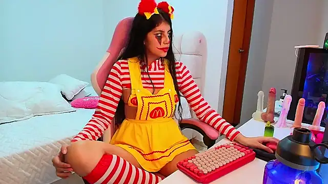 Snapshot of Julieta_Rose19 chatting on 1, 11, 2025 Julieta Rose19 online show from 1, 11, 2025