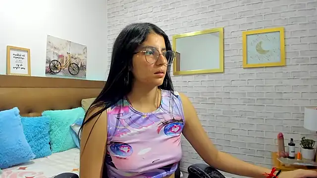 Snapshot of Julieta_Rose19 chatting on 7, 8, 2026 Julieta Rose19 online show from 7, 8, 2026