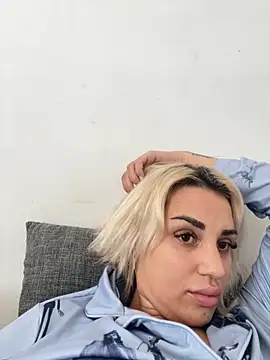 Giullyaxx online show from 17, 10, 2025