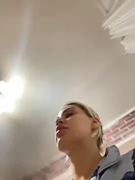 Giullyaxx online show from 22, 10, 2025