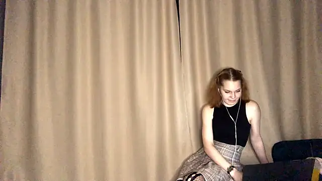 Snapshot of FoxLina chatting on 10, 10, 2025 FoxLina online show from 10, 10, 2025