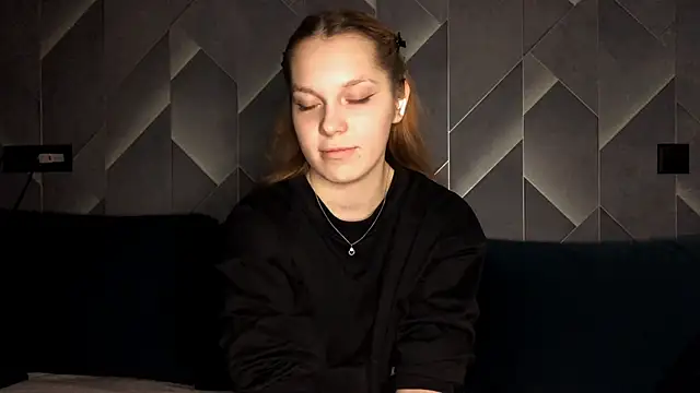 Snapshot of FoxLina chatting on 20, 10, 2025 FoxLina online show from 20, 10, 2025