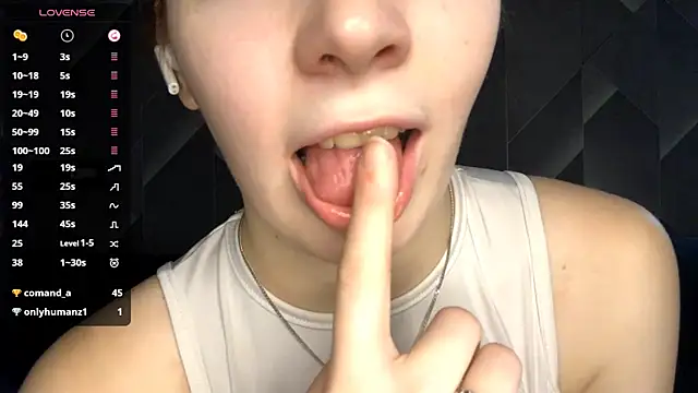 Snapshot of FoxLina chatting on 24, 10, 2025 FoxLina online show from 24, 10, 2025